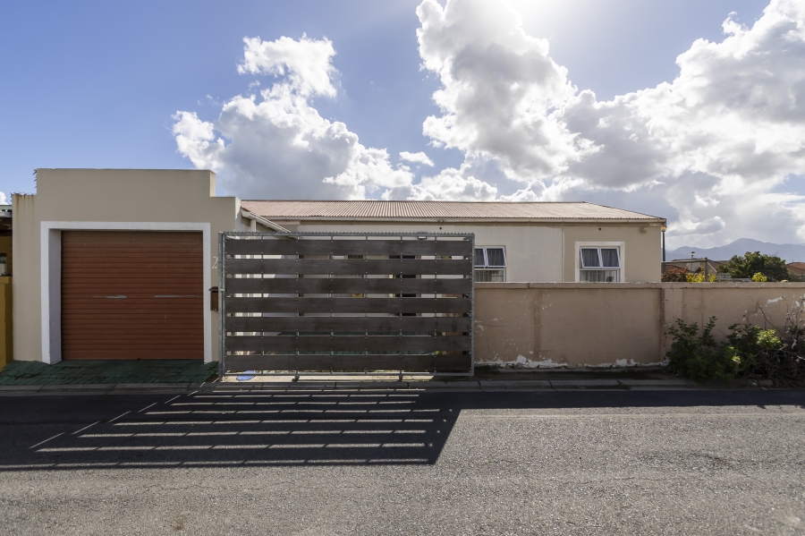 3 Bedroom Property for Sale in Strand South Western Cape